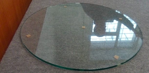 круг из прозрачного стекла для столика
