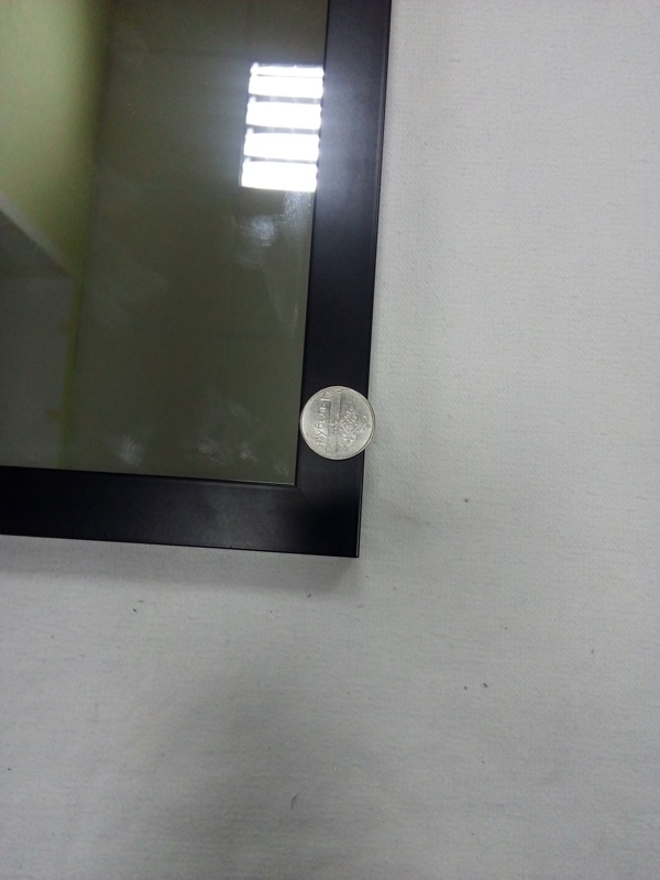 зеркало в чёрной металлической алюминиевой раме