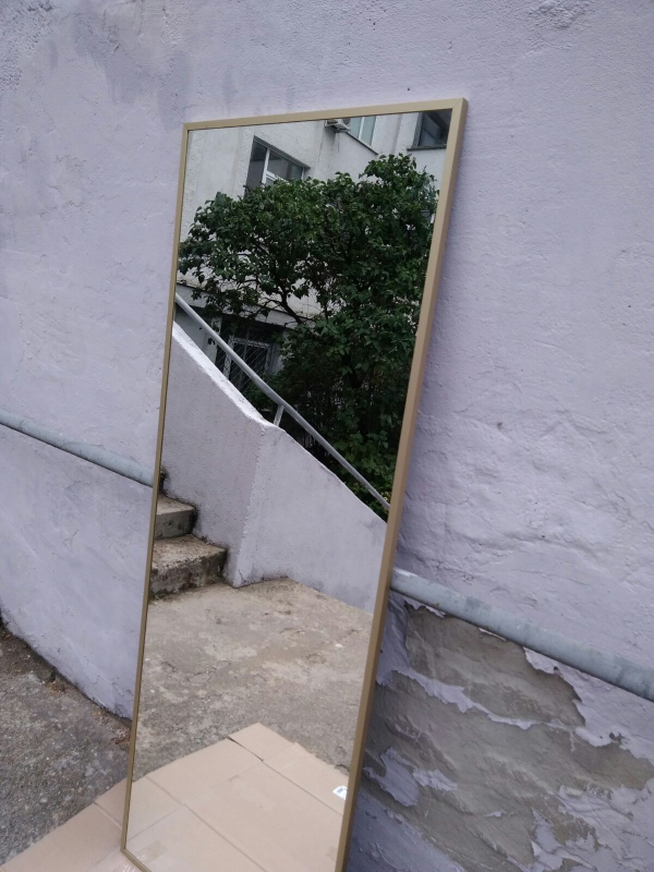 зеркало в прихожую в алюминиевой раме