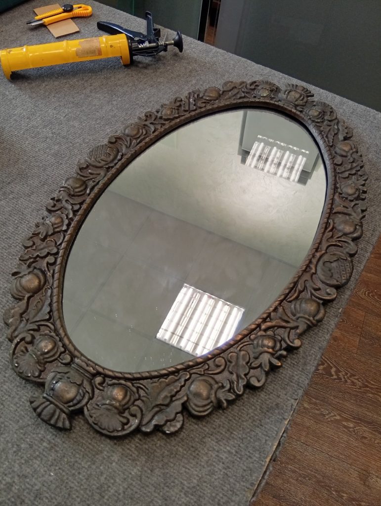 замена зеркала в раме