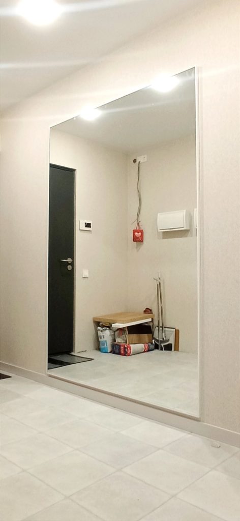 зеркало в прихожую в белой раме