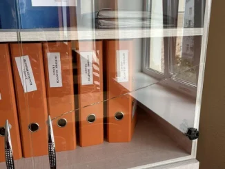 дверцы из стекла для школьного шкафа