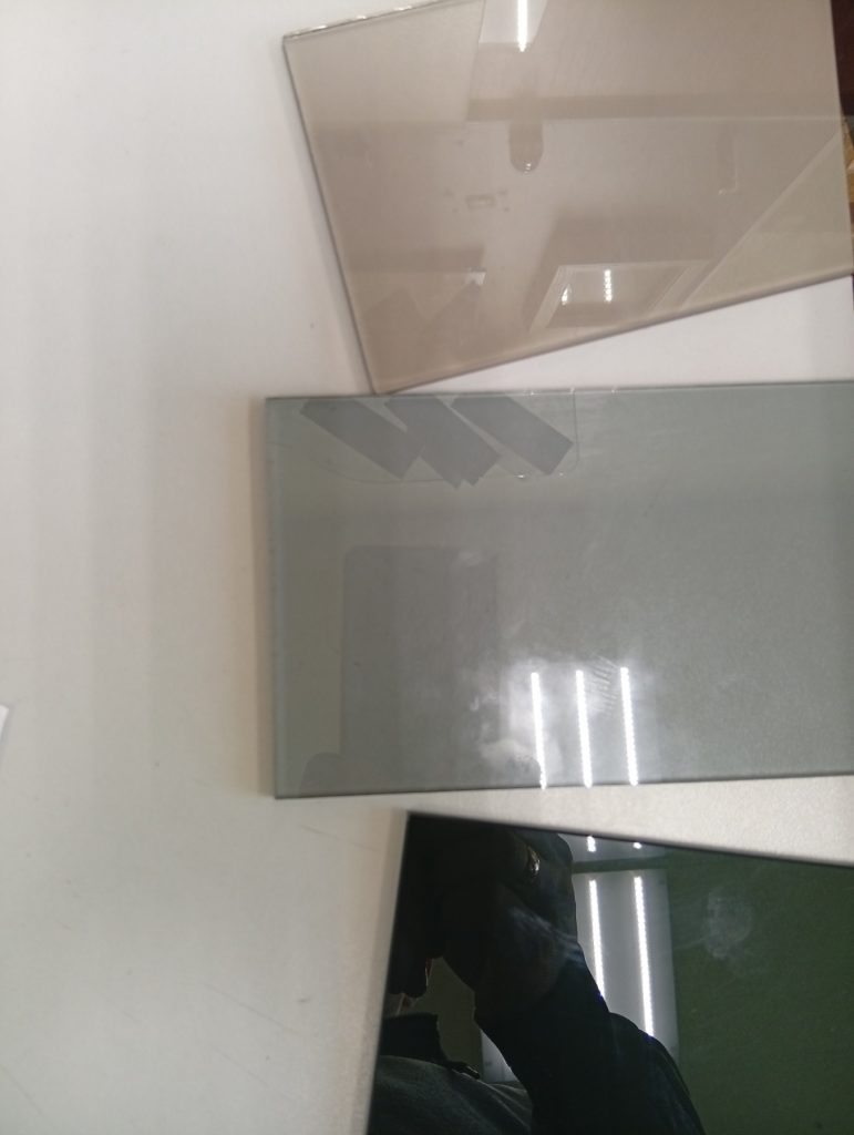 тонированное затемнённое стекло 4мм