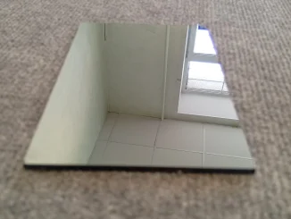 зеркальное стекло