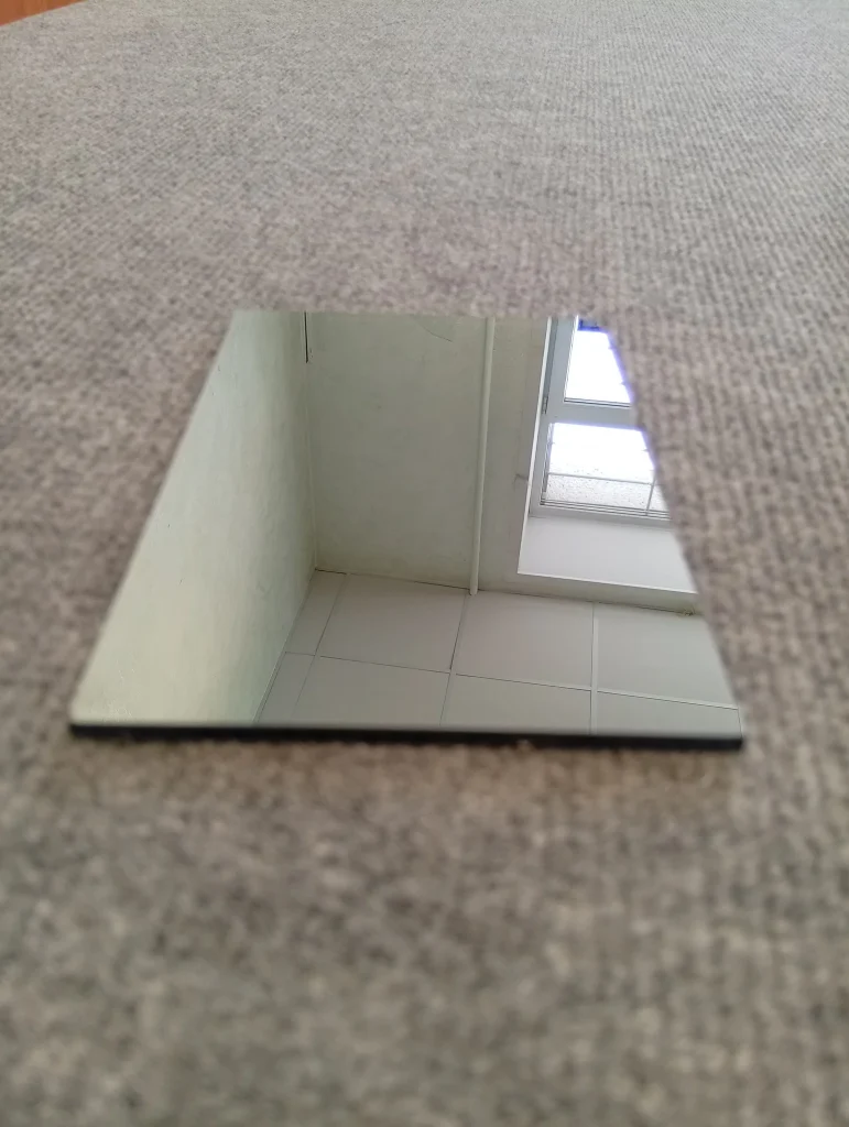 зеркальное стекло